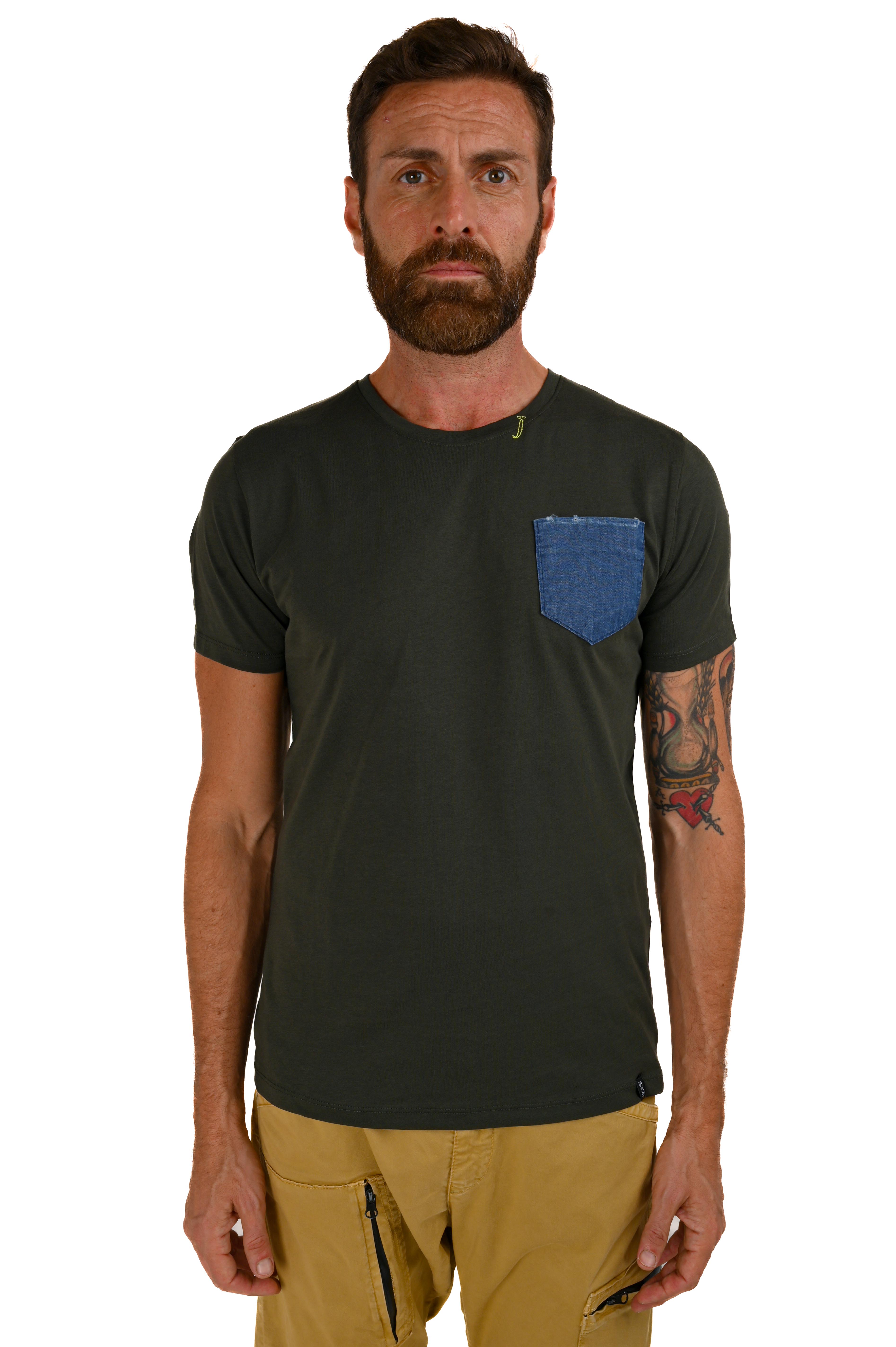 T-Shirt con collo a giro regular DA 1049 SS22